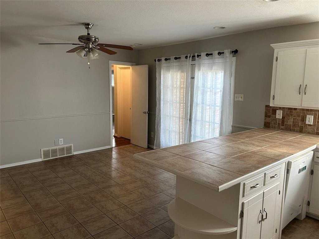 7830 Claremont Dr - Photo 5 of 13