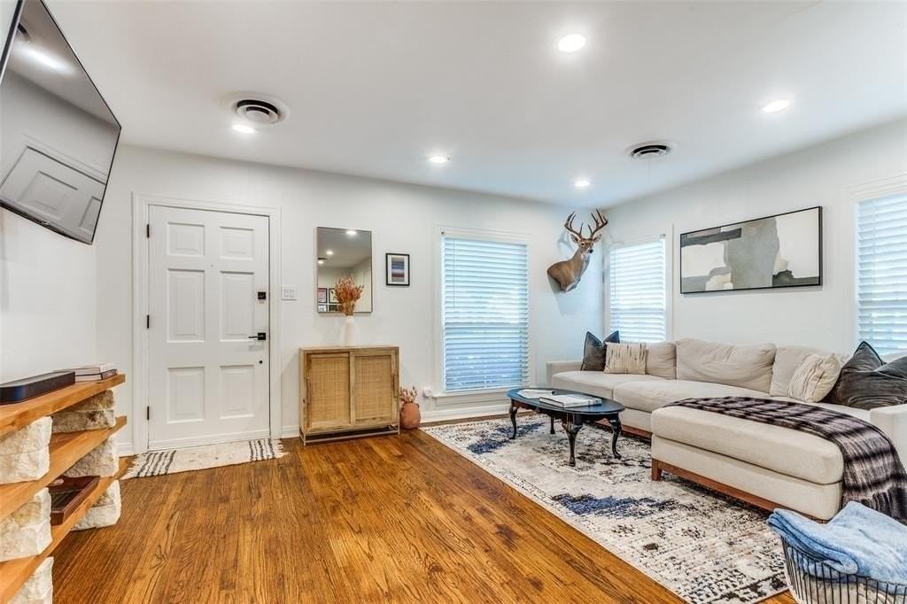 3812 Birchman Ave - Photo 5 of 24