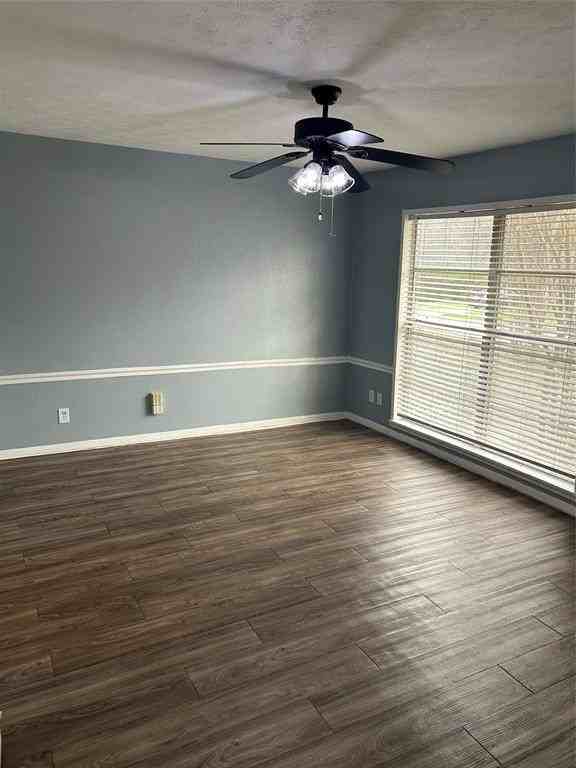 409 Wildwood Dr - Photo 2 of 9