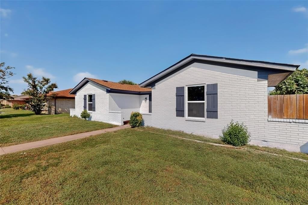 1407 El Camino Cir - Photo 2 of 26