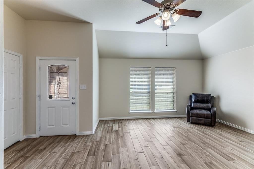 3301 Hiawatha Trl - Photo 6 of 22