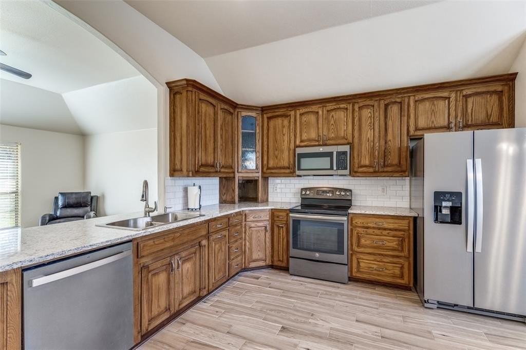 3301 Hiawatha Trl - Photo 7 of 22