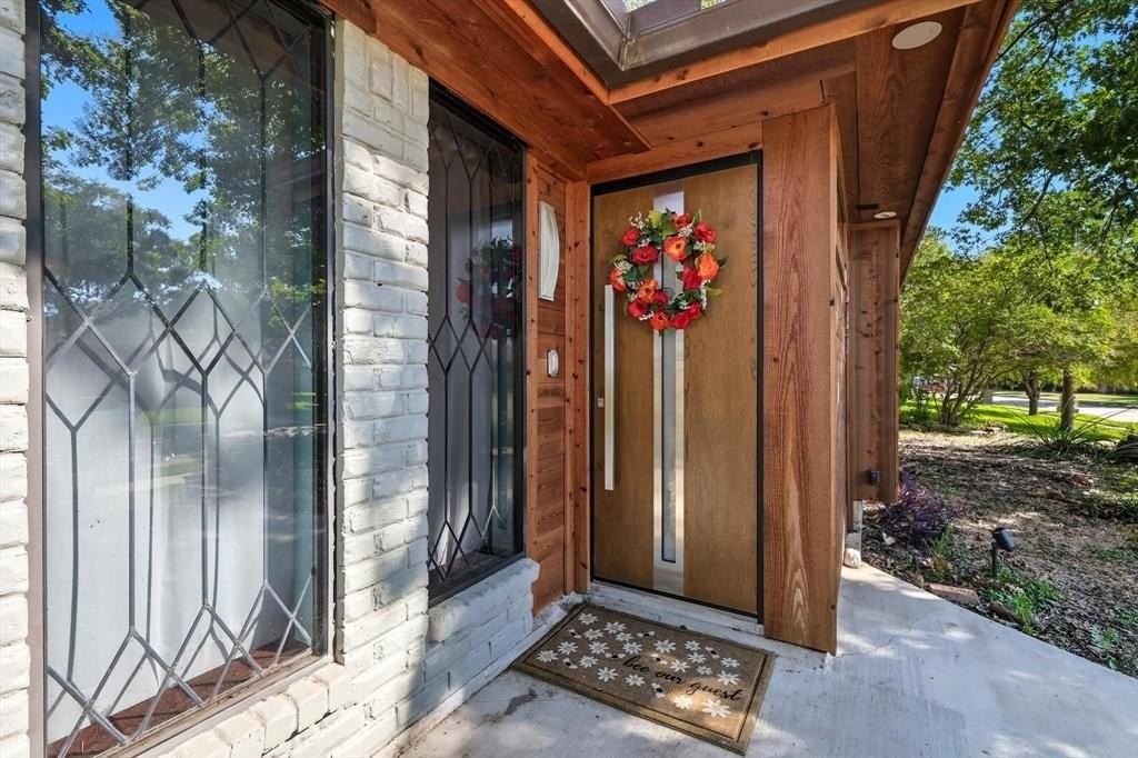 1617 Oak Creek Dr - Photo 2 of 40