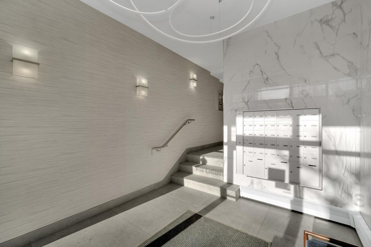 1433 Burnaby Street - Photo 4 of 16