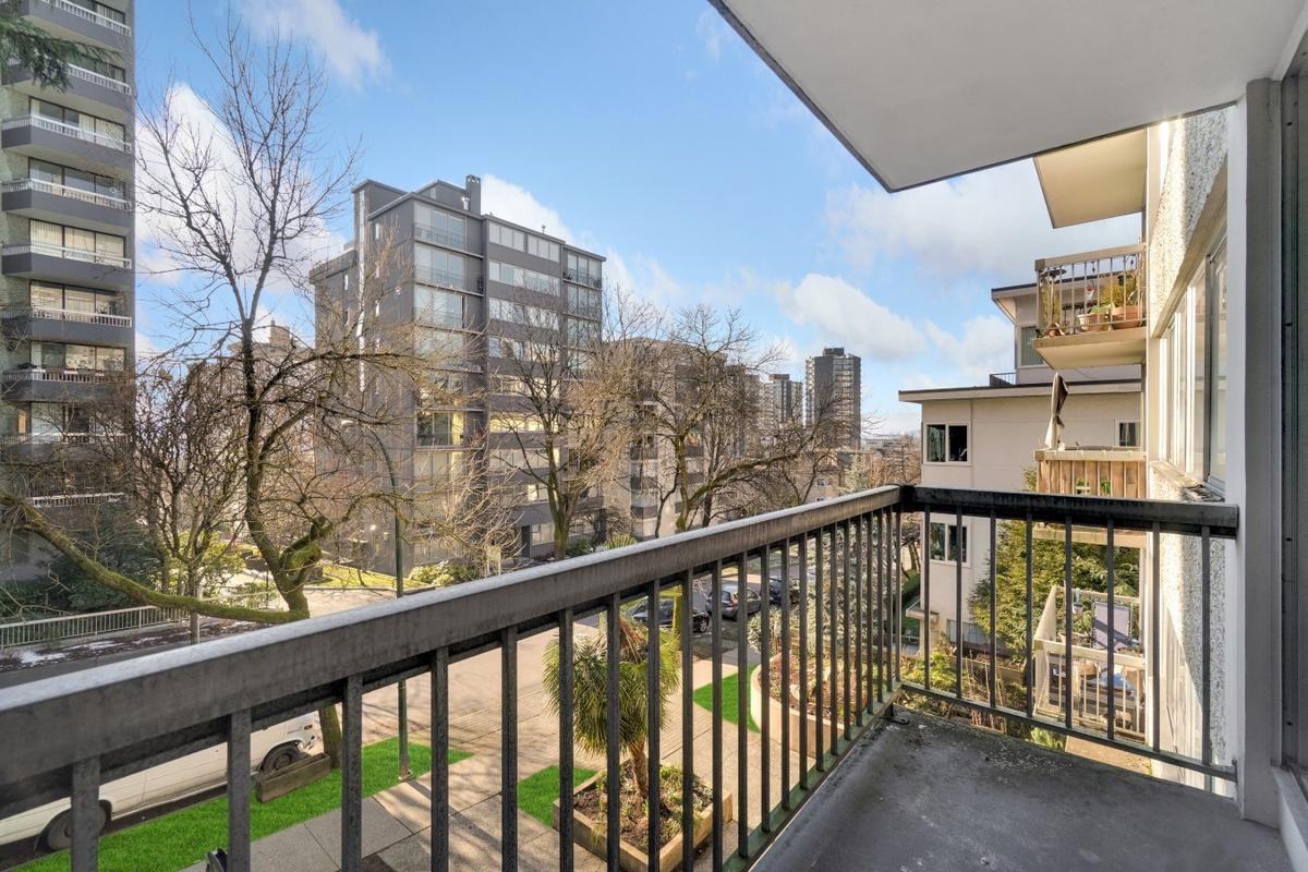 1433 Burnaby Street - Photo 6 of 16