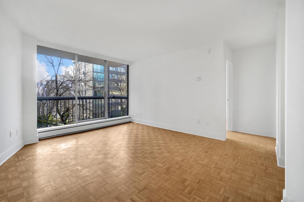 1433 Burnaby Street - Photo 7 of 16