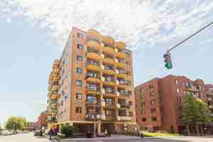 featured image of 4400 Rue Sainte-Catherine O