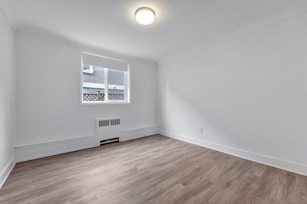 The Seacrest Apartments - Photo 3 of 17