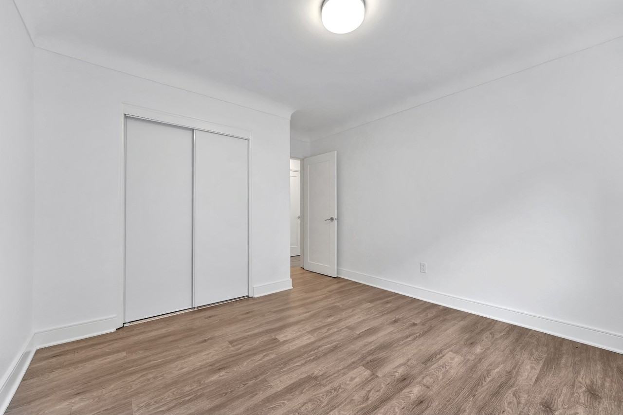 The Seacrest Apartments - Photo 4 of 17