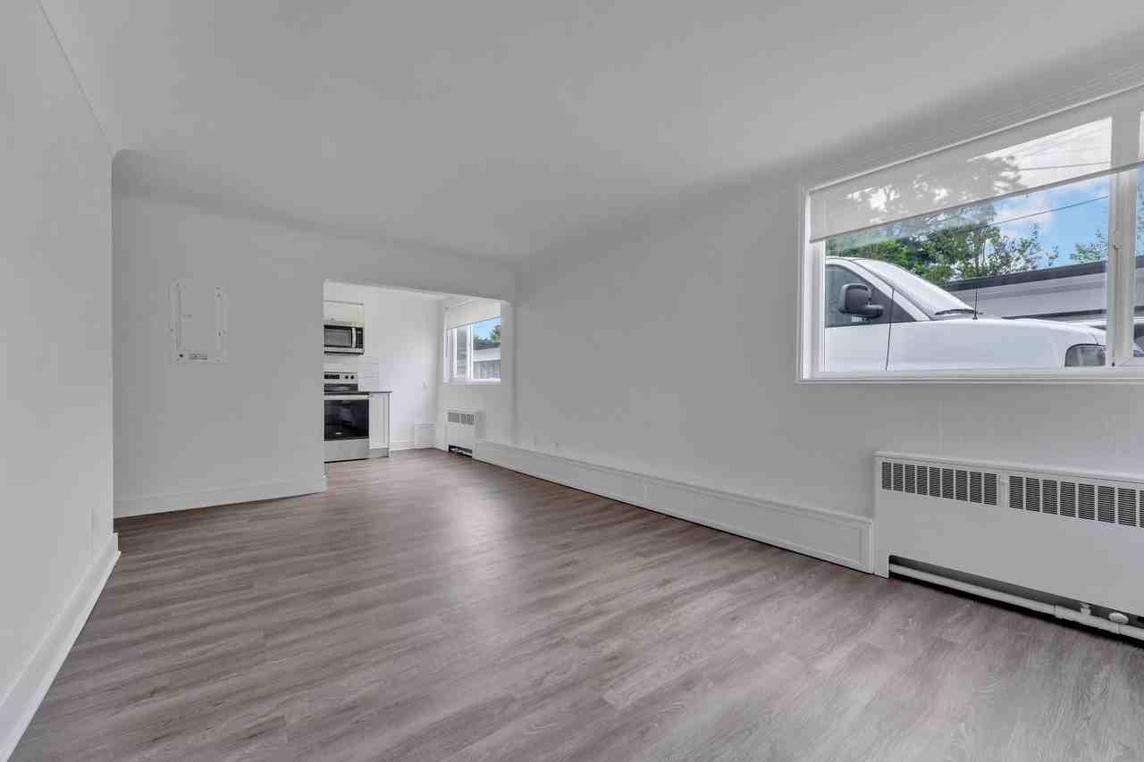 The Seacrest Apartments - Photo 7 of 17