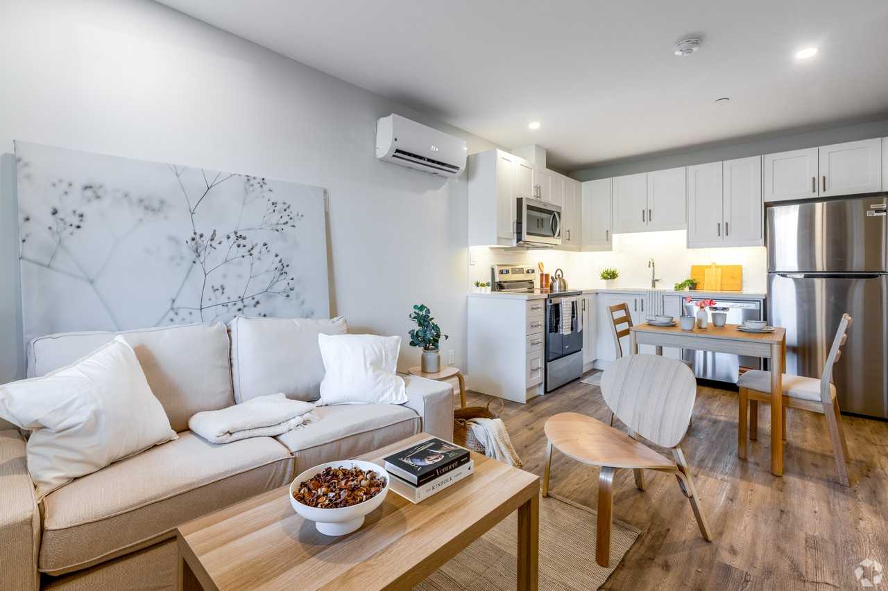 38 King Street West - Photo 2 of 8