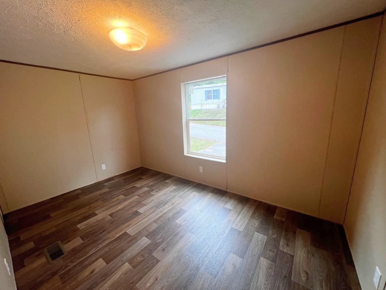 1000 Maple Hills Park #127 - Photo 4 of 9