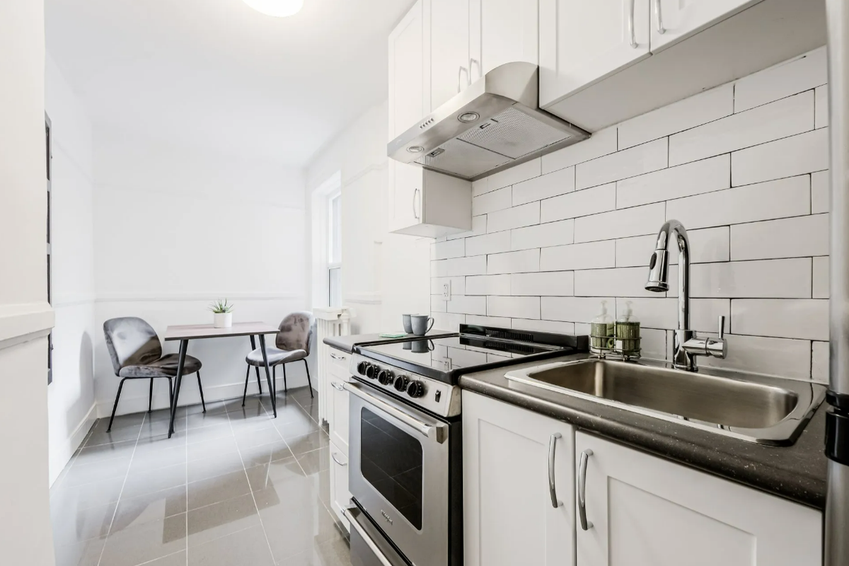 210 Wychwood Avenue - Photo 3 of 20