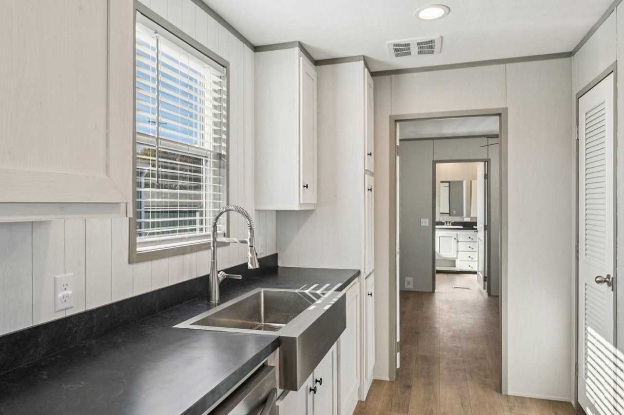 1626 American Dr - Photo 2 of 22