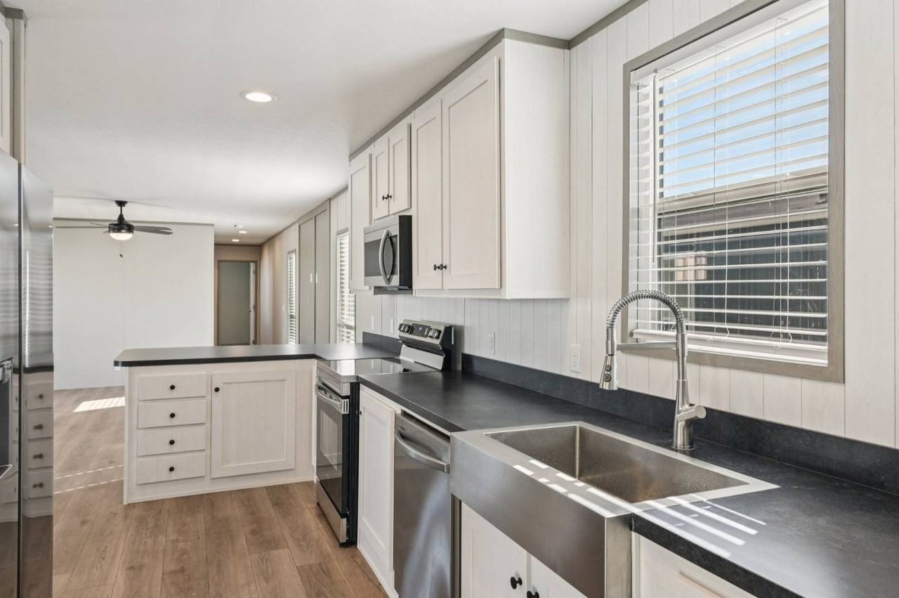 1626 American Dr - Photo 4 of 22