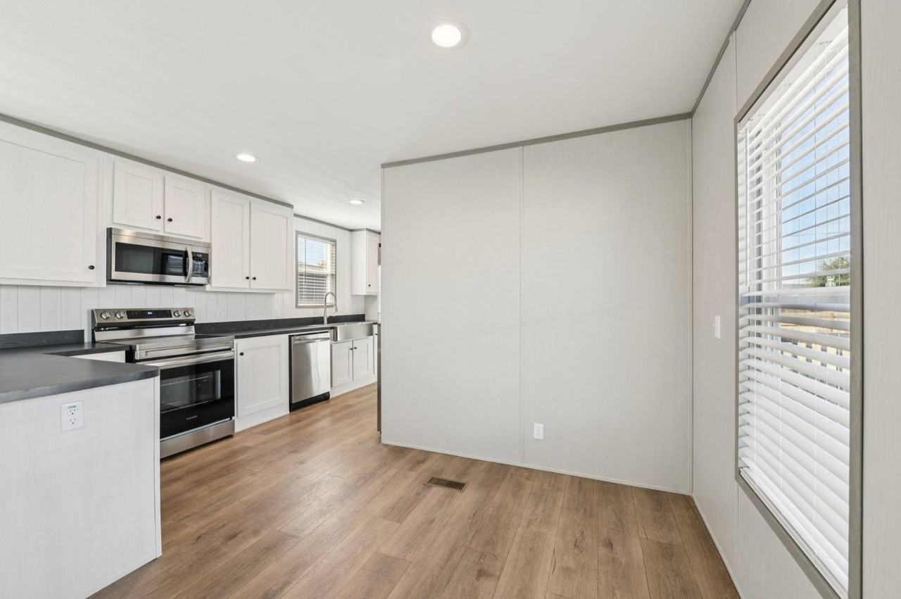 1626 American Dr - Photo 6 of 22