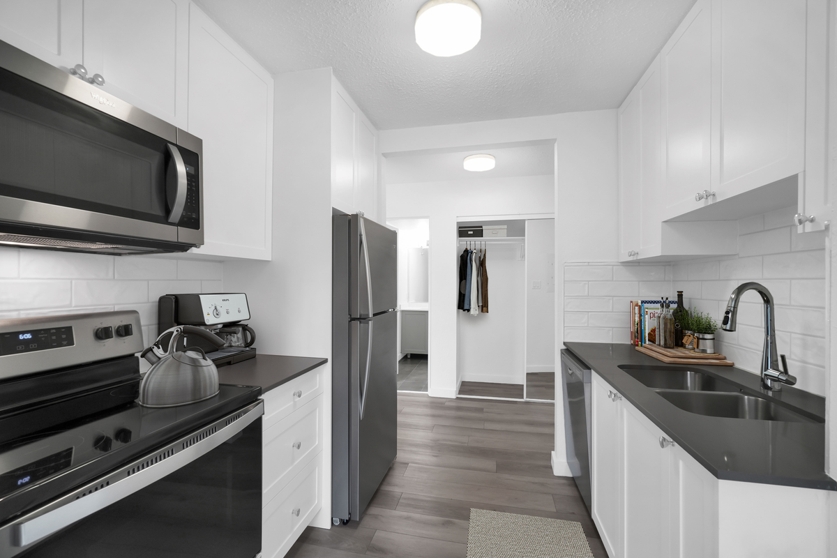 McKenzie Manor Apartments - Photo 6 of 34