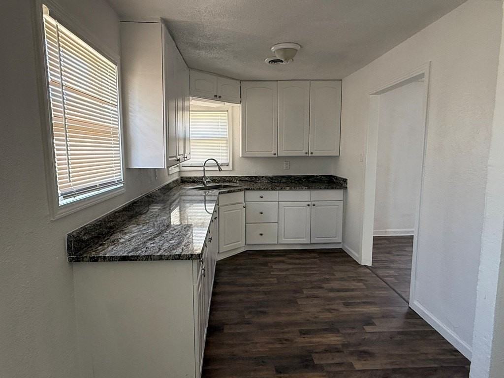 3137 N Tom Green Ave - Photo 3 of 12