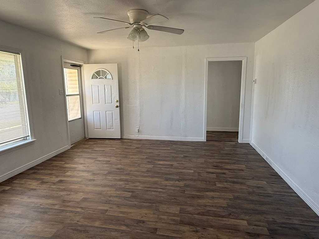 3137 N Tom Green Ave - Photo 5 of 12