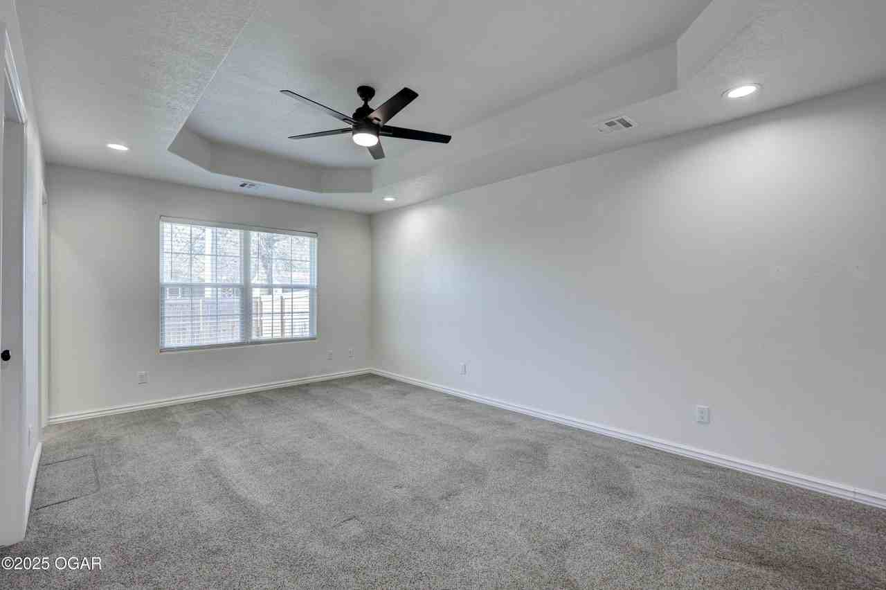 1506 Roosevelt Ave - Photo 5 of 12