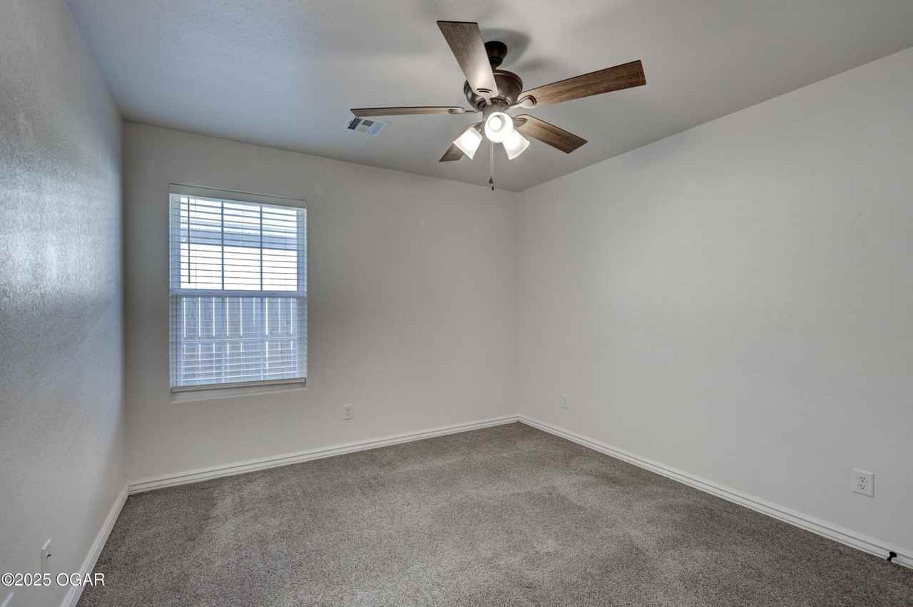 1506 Roosevelt Ave - Photo 6 of 12