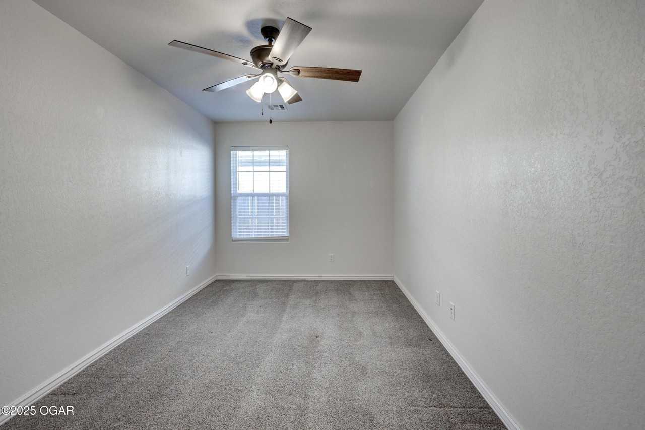 1506 Roosevelt Ave - Photo 7 of 12