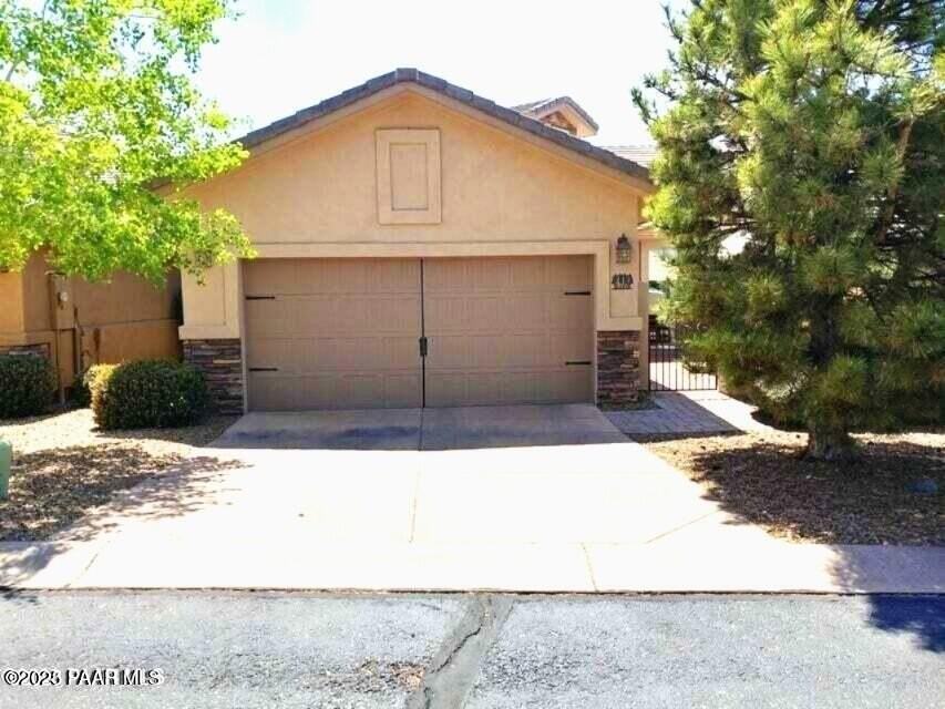 413 Tangerine Ave - Photo 2 of 12