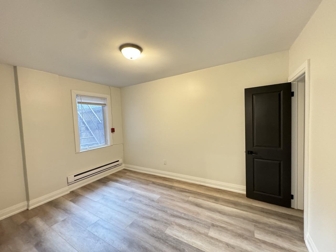 785 Main St East - Photo 7 of 8