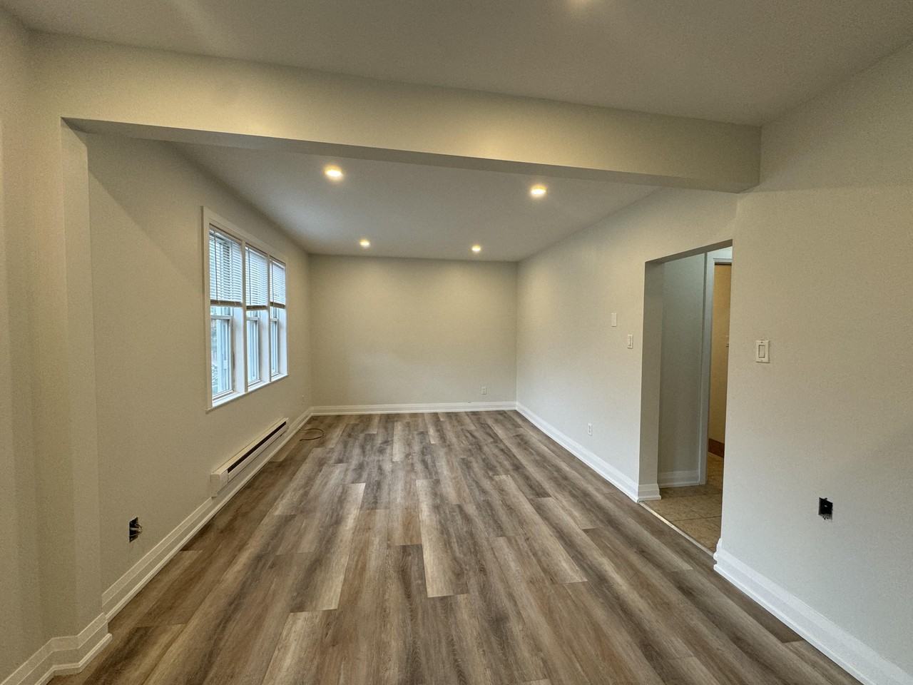 785 Main St East - Photo 4 of 8