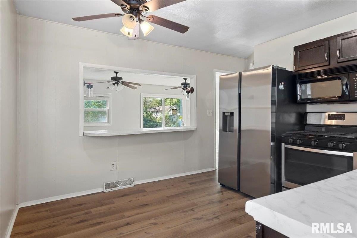 400 Lexington Dr - Photo 7 of 26