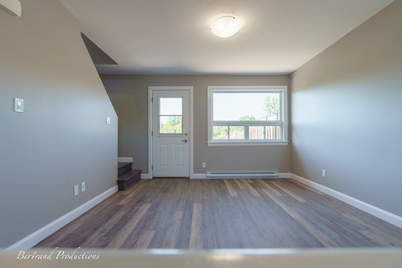 735 Lasalle Boulevard - Photo 2 of 50