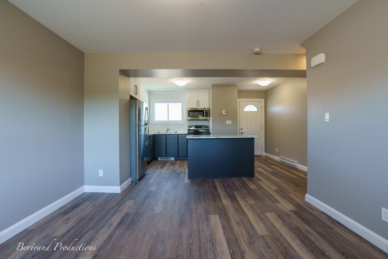 735 Lasalle Boulevard - Photo 3 of 50