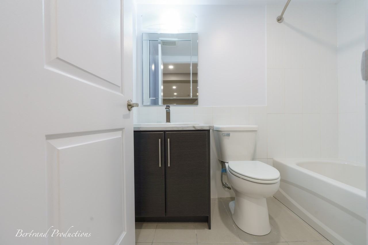 735 Lasalle Boulevard - Photo 4 of 50