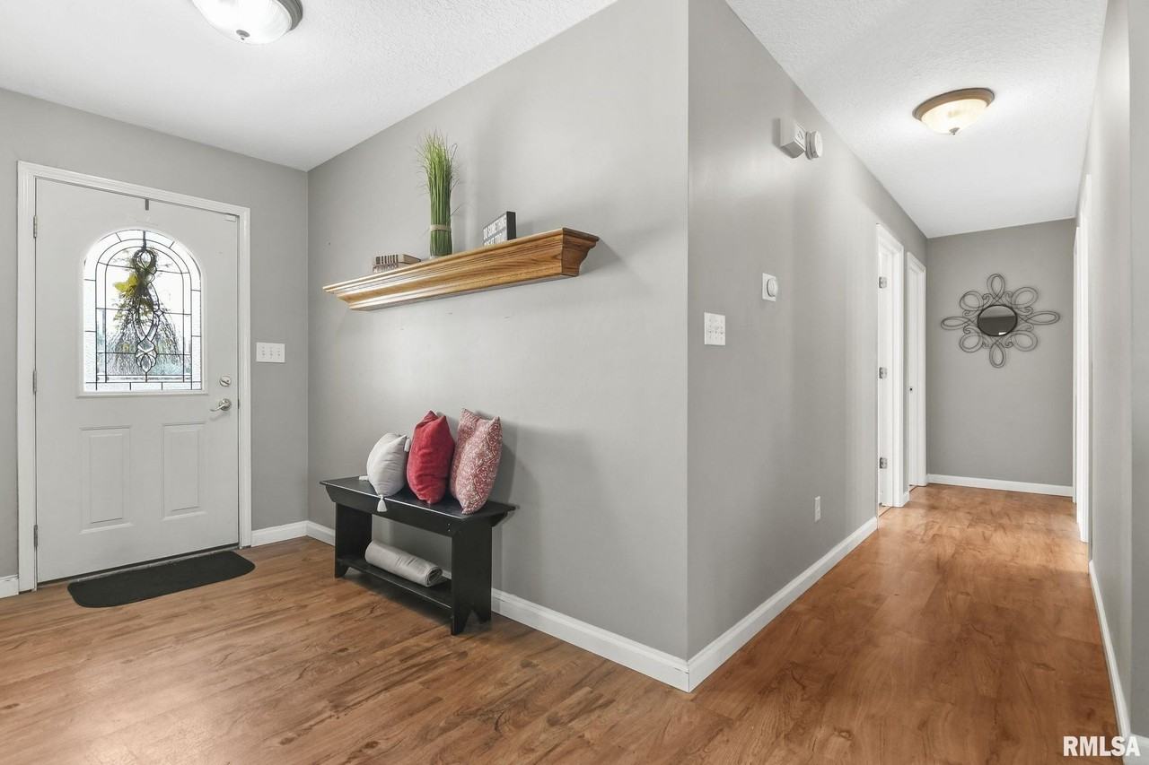 1419 Redwood Dr - Photo 3 of 29