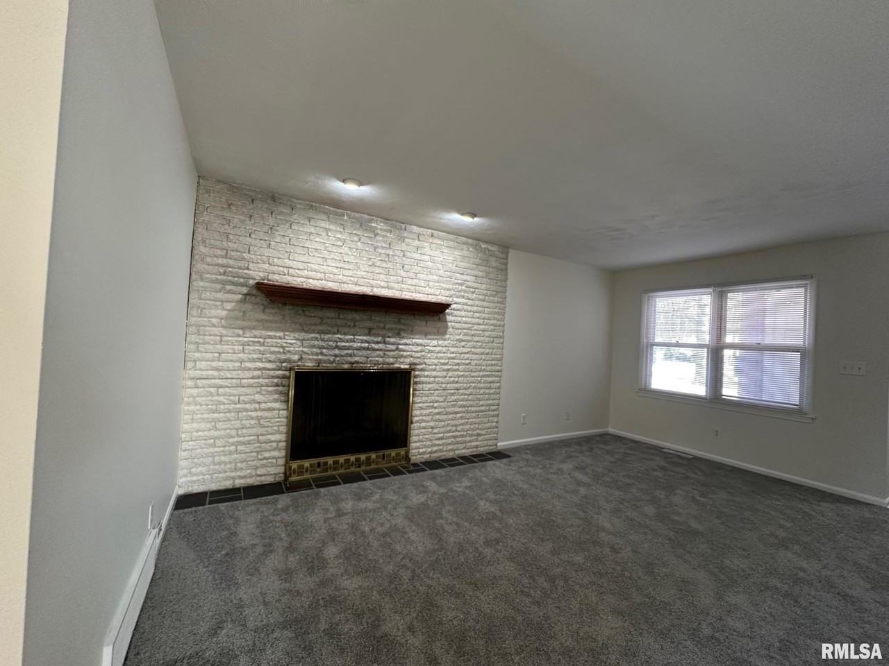 2403 Lynnhaven Dr - Photo 3 of 18