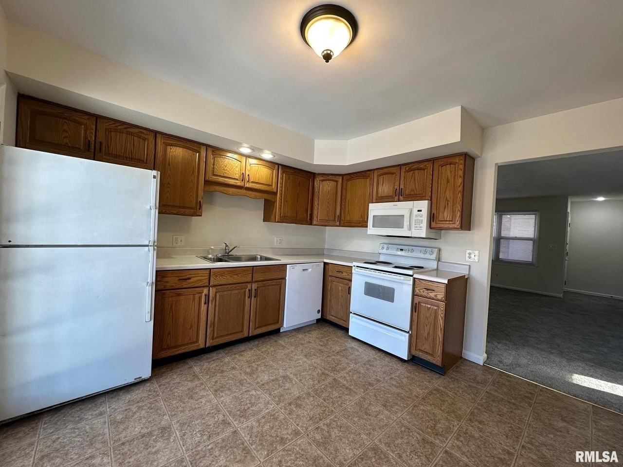 2403 Lynnhaven Dr - Photo 6 of 18