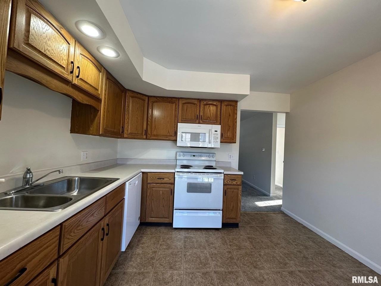 2403 Lynnhaven Dr - Photo 7 of 18