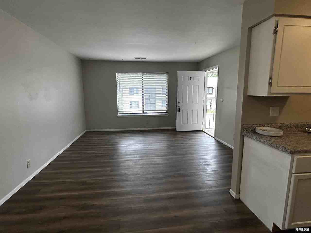 1900 Sheridan Rd Apt 7 #7 - Photo 5 of 17