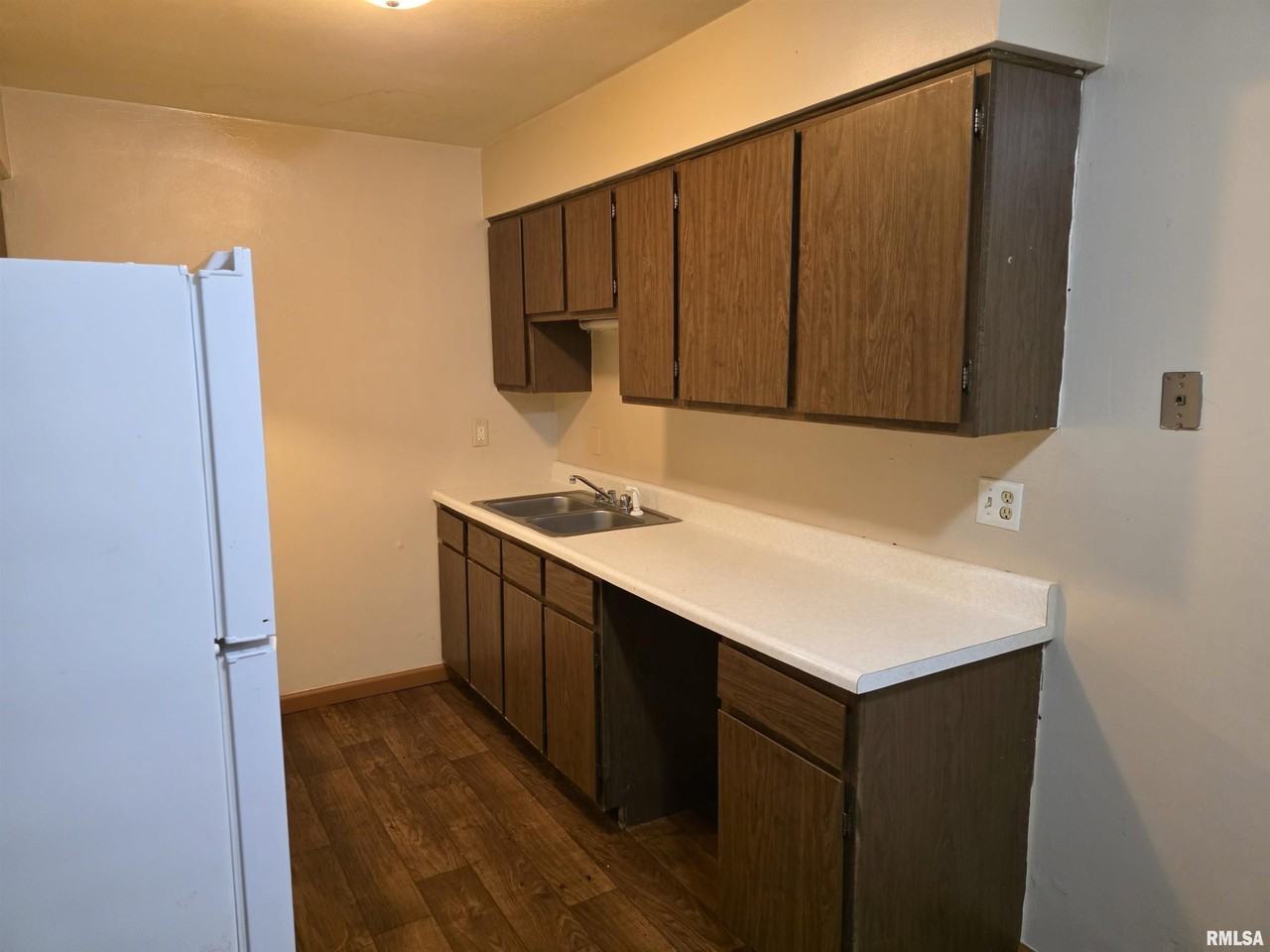 1300 W Jeth Ct - Photo 2 of 13