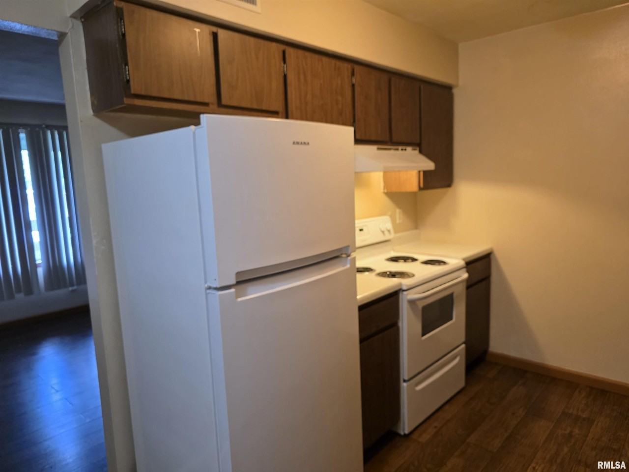 1300 W Jeth Ct - Photo 3 of 13