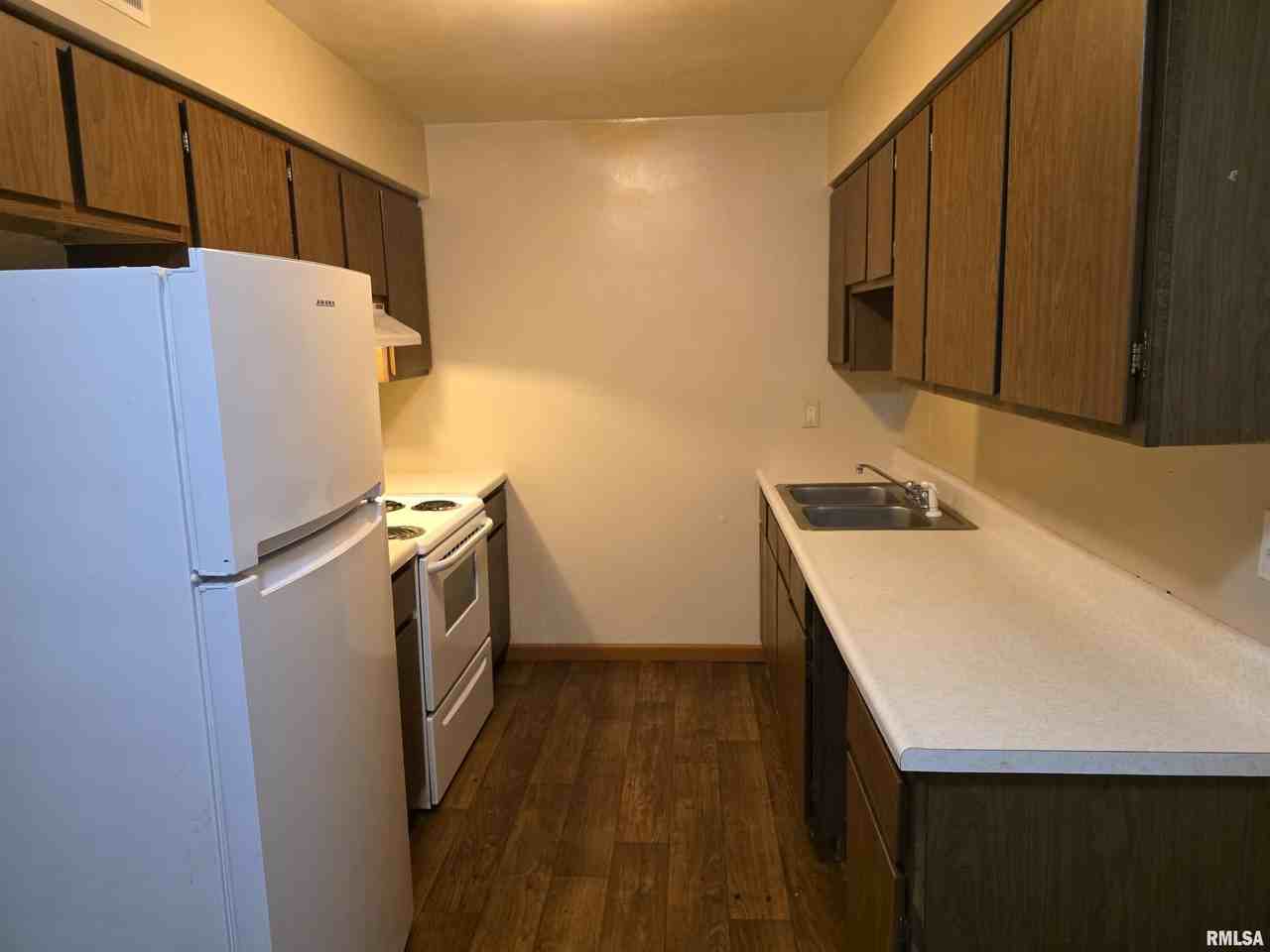 1300 W Jeth Ct - Photo 4 of 13