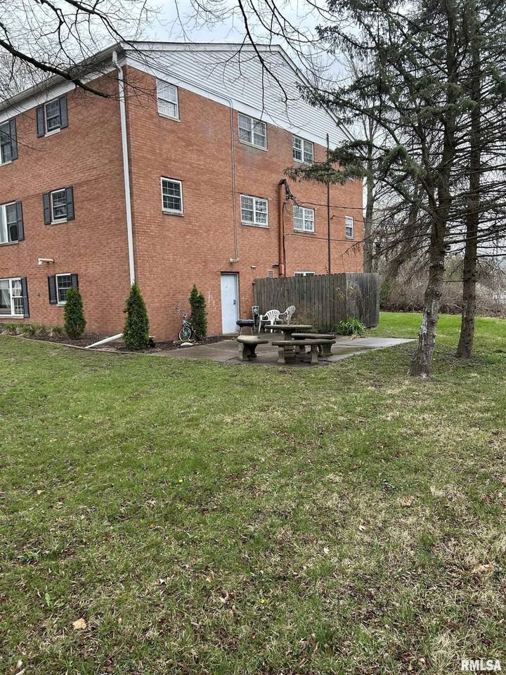 228 E Oak Cliff Ct Apt A2 #A2 - Photo 2 of 17