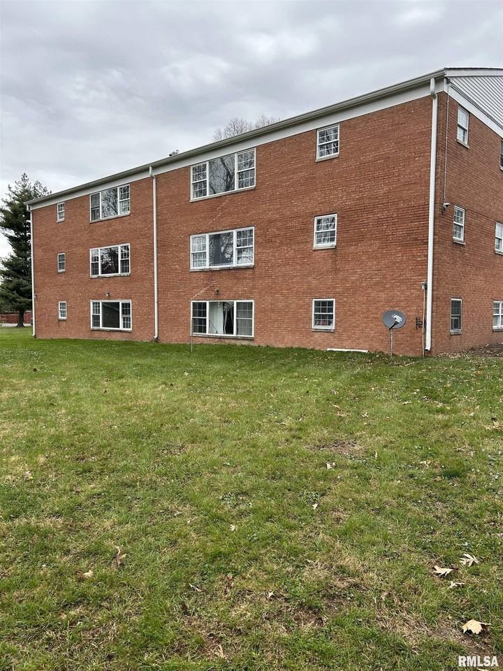 228 E Oak Cliff Ct Apt A2 #A2 - Photo 3 of 17