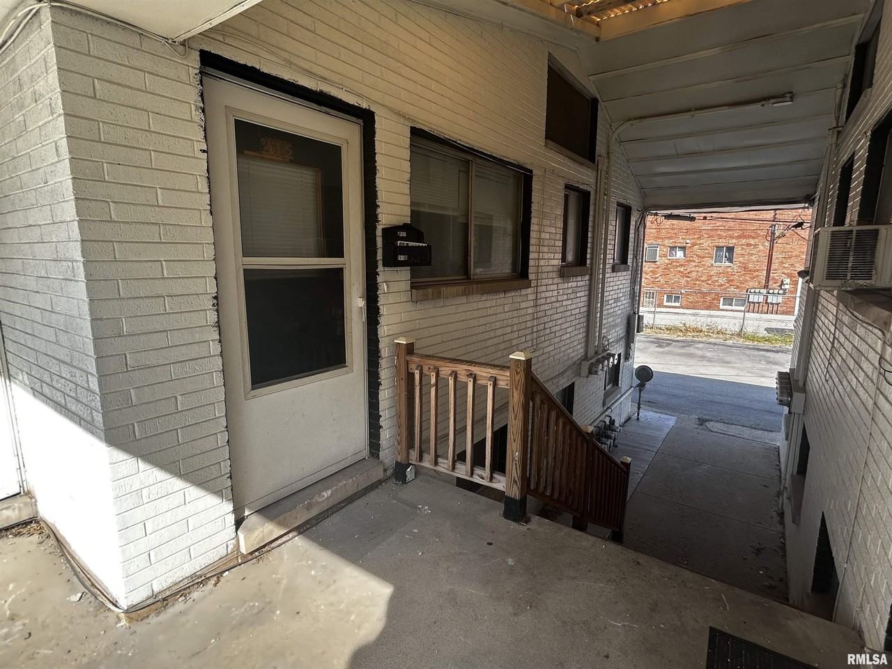 2613 W Wardcliffe Dr Apt B #B - Photo 2 of 9