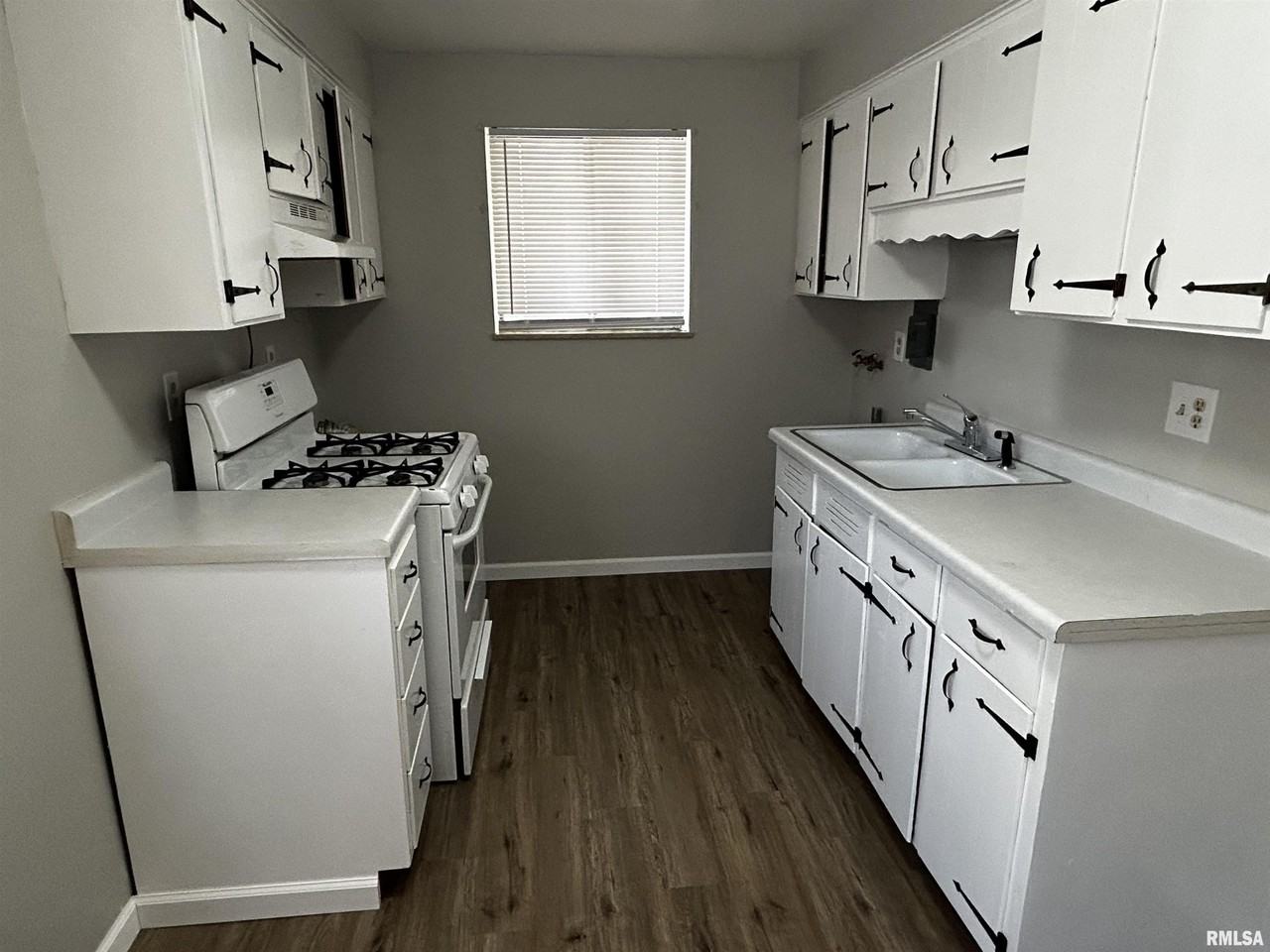 2613 W Wardcliffe Dr Apt B #B - Photo 3 of 9