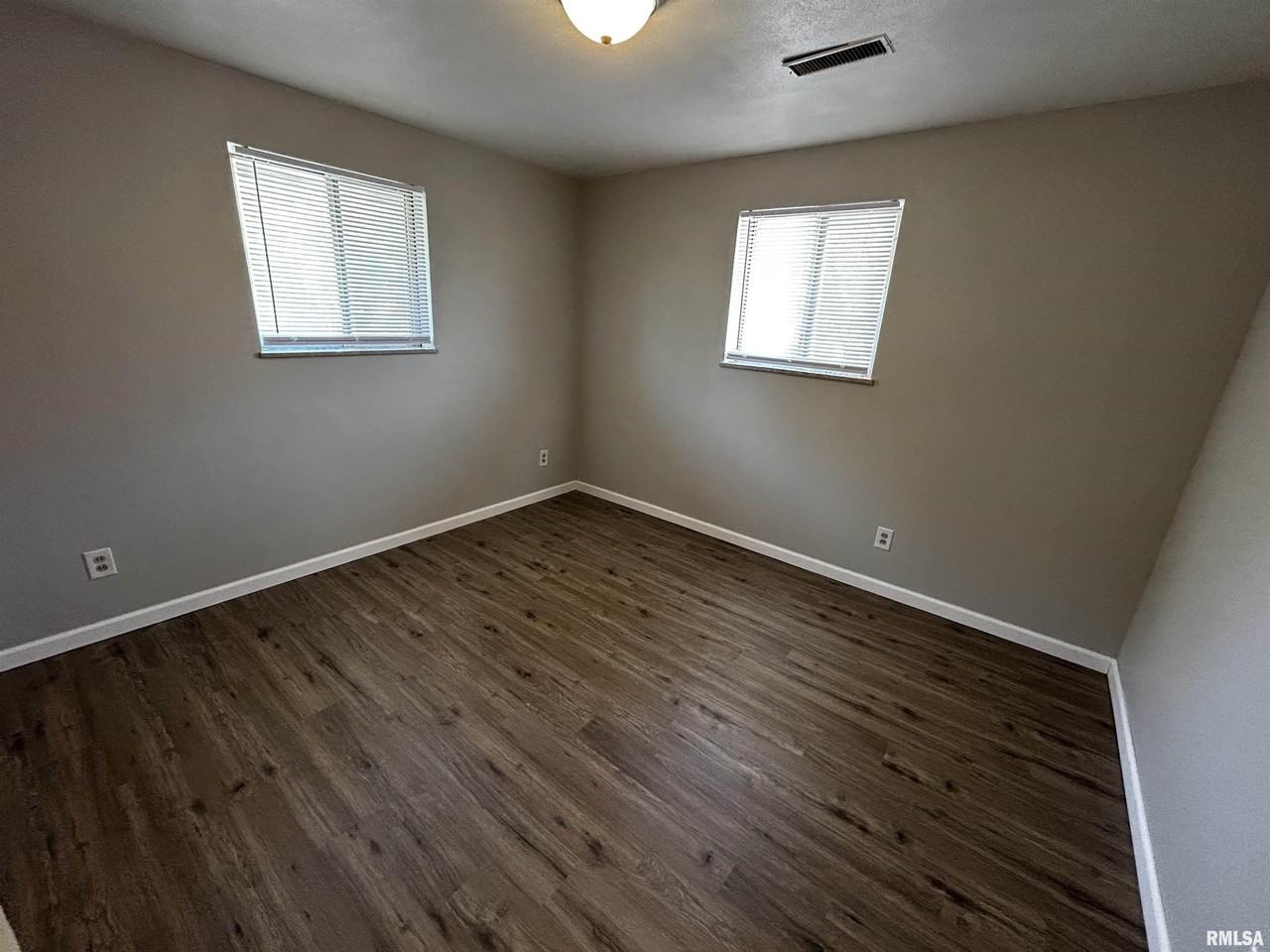 2613 W Wardcliffe Dr Apt B #B - Photo 7 of 9