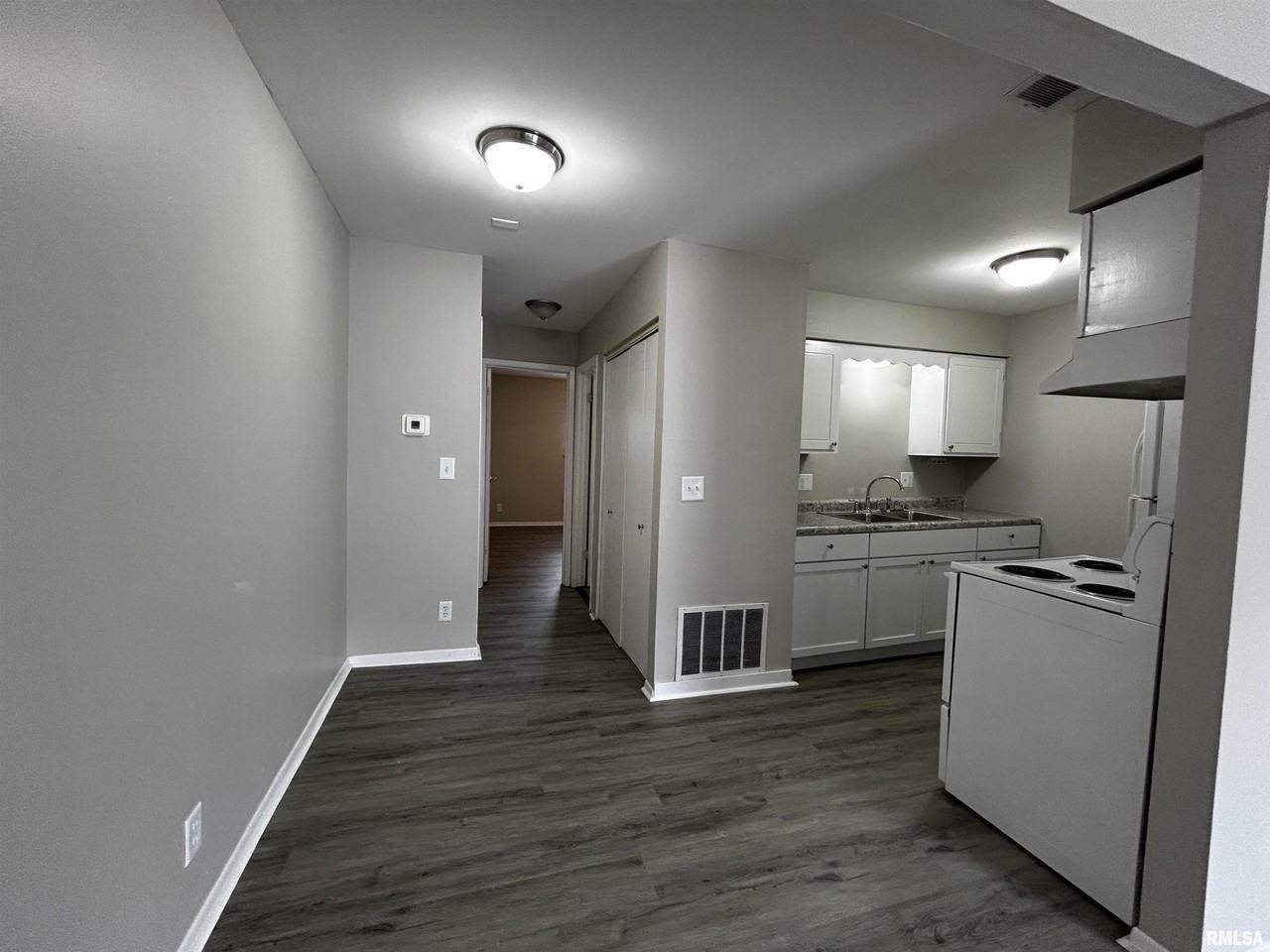 1902 Sheridan Rd Apt 2 #2 - Photo 3 of 9