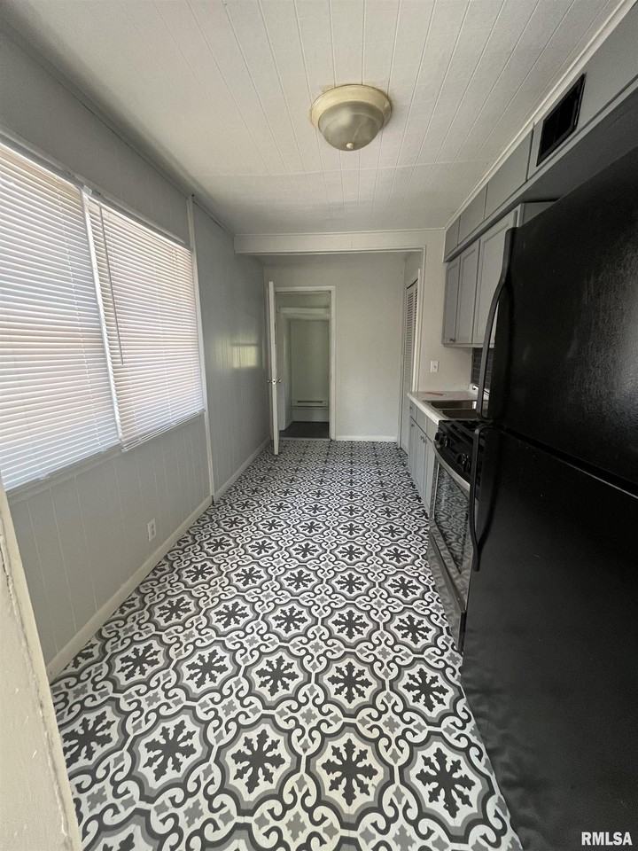 1028 S Tonti Cir - Photo 2 of 12