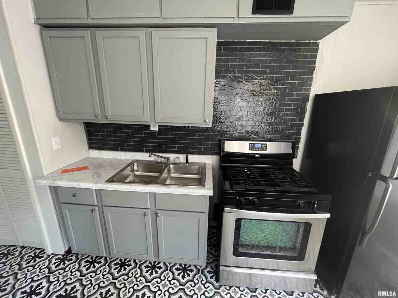 1028 S Tonti Cir - Photo 3 of 12