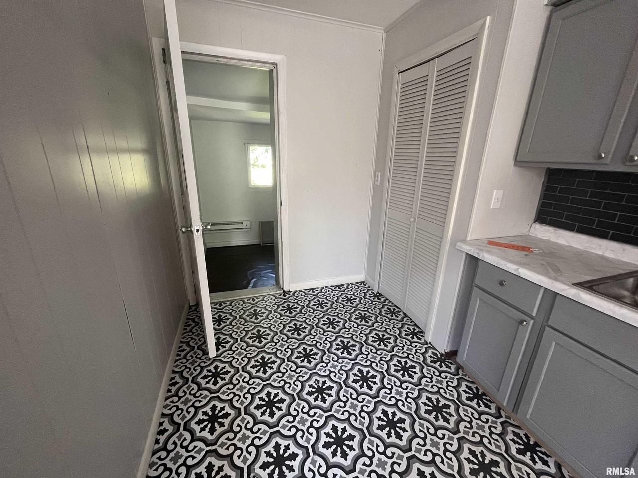 1028 S Tonti Cir - Photo 5 of 12